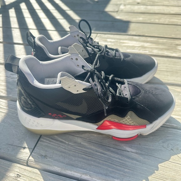 Jordan Basketball Shoes red/black main image 6